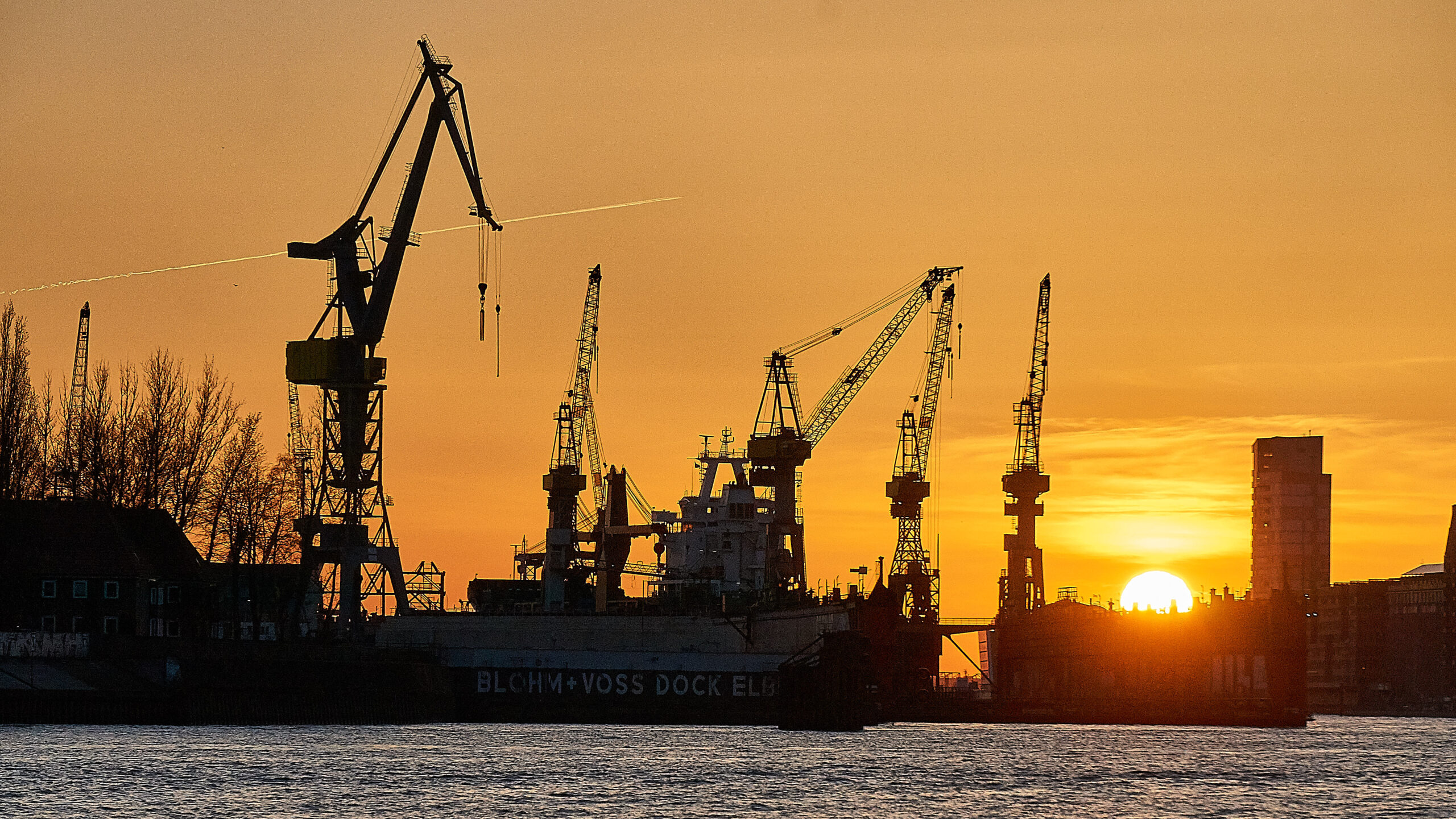 Sonnenuntergang am Hamburger Hafen