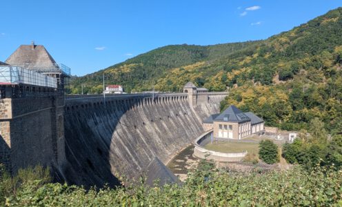 An der Edertalsperre entlang